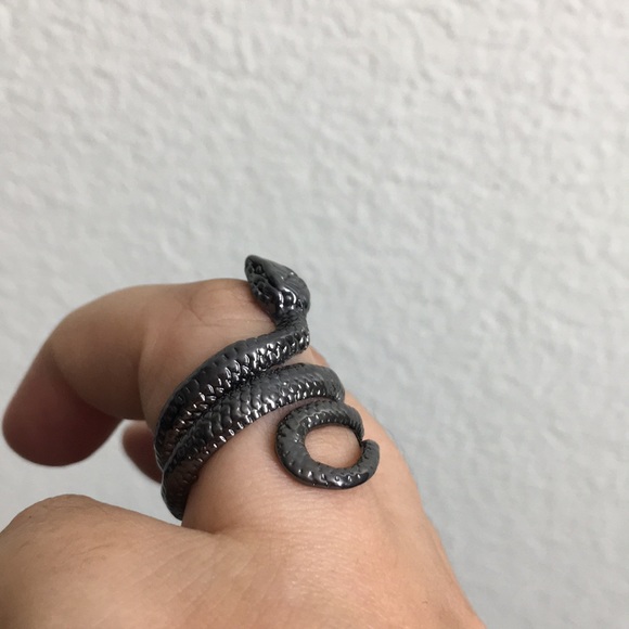 🖤New Snake ring - Picture 5 of 13